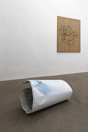 Benjamin Hirte, untitled, 2012, boiler coat, 42 x 42 x 83 cm; untitled (whig), 2012, screenprint on burlap, 150 x 120 cm, Ed. 2. Courtesy Galerie Emanuel Layr.
