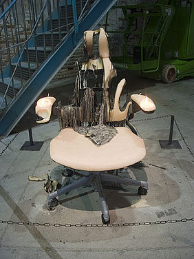 Urs Fischer, the artist's own studio chair (wax, candle), 2011. Foto: Andreas Semerad.