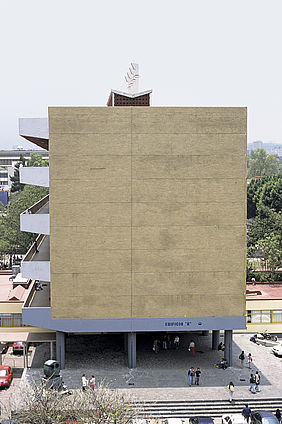 Heidrun Holzfeind, Aus der Serie C.U., (Mexico City, August 2006), Diainstallation mit 120 Dias, 2007, © Heidrun Holzfeind.