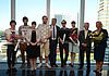 Vlnr.: Christina Gabriela Chirulescu, Dan Beudean, Tanja Skorepa (STRABAG Kunstforum), Philip Patkowitsch, Dr. Hans Peter Haselsteiner (CEO STRABAG SE), Adrian Buschmann, Irmina Staœ, Wilhelm Weiss und Barbara Baum (beise STRABAG Kunstforum) Foto: Max Moser.
