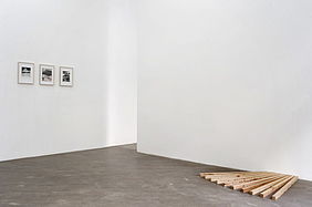 Ausstellungsansicht, Julien Bismuth, Frustum, Wholes and parts, 2011, wood, 115 x 100 x 4 cm